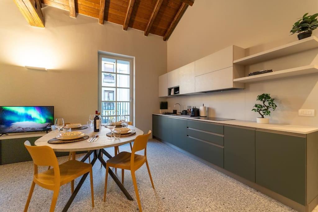 Elegante Loft A 200 A Metri Dal Duomo Apartment Como Luaran gambar