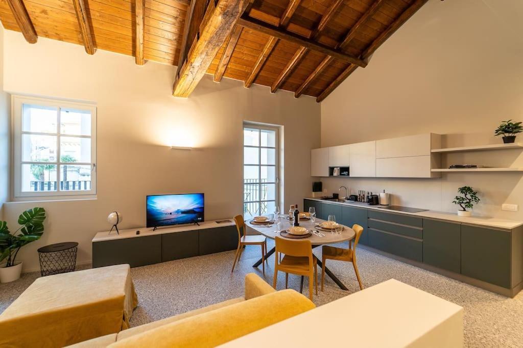 Elegante Loft A 200 A Metri Dal Duomo Apartment Como Luaran gambar