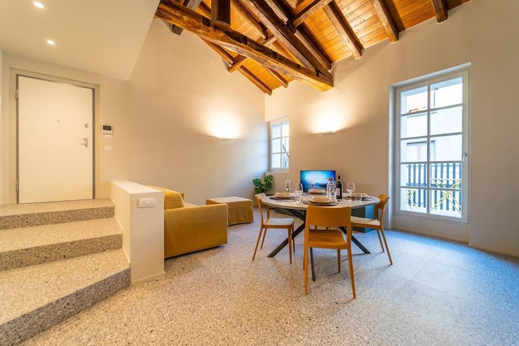 Elegante Loft A 200 A Metri Dal Duomo Apartment Como Luaran gambar